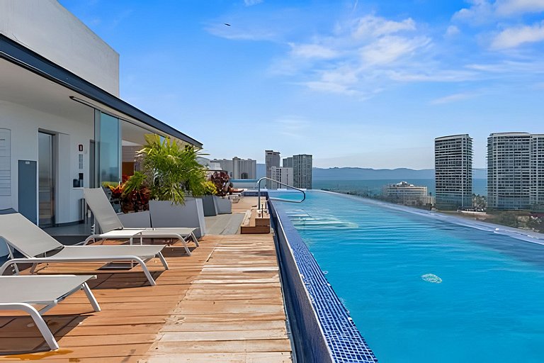 Zoho Skies, 3 bedrooms, 2 bathrooms with a rooftop pool