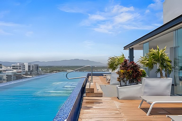 Zoho Skies, 3 bedrooms, 2 bathrooms with a rooftop pool