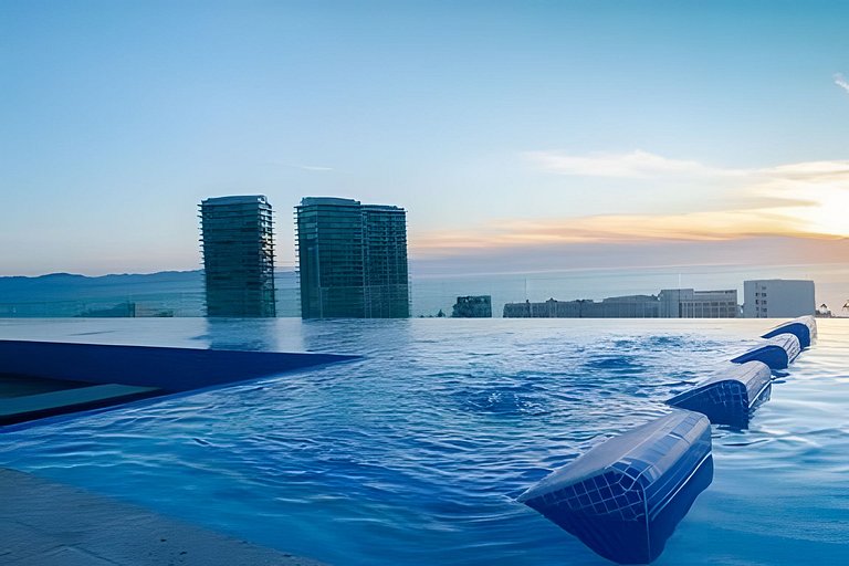 Zoho Skies, 2BR + DEN, 2 baños con alberca en la azotea