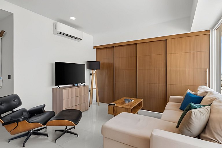 Zoho Skies, 3 bedrooms, 2 bathrooms with a rooftop pool