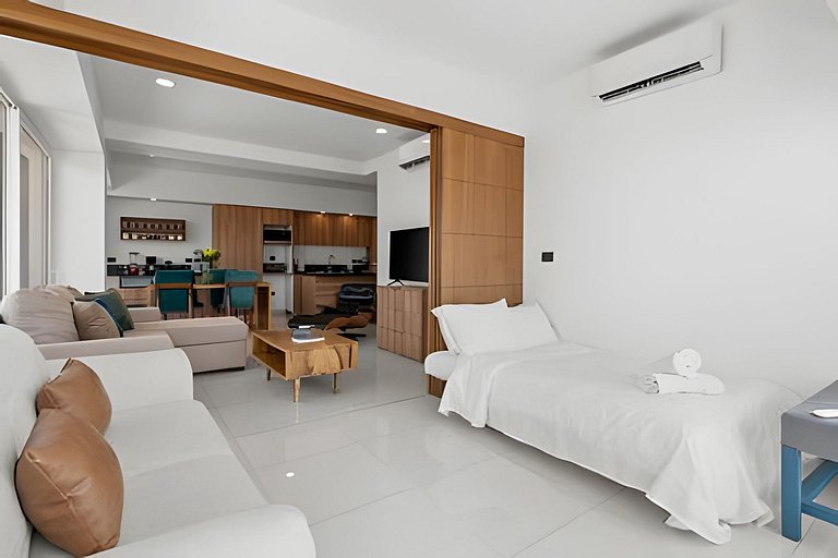 Zoho Skies, 3 bedrooms, 2 bathrooms with a rooftop pool