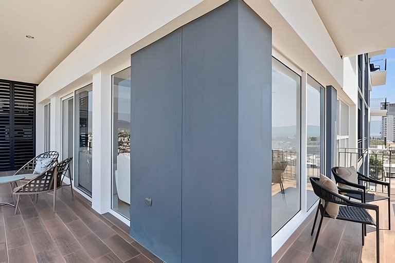 Zoho Skies, 3 bedrooms, 2 bathrooms with a rooftop pool