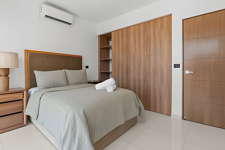 Zoho Skies, 3 bedrooms, 2 bathrooms with a rooftop pool