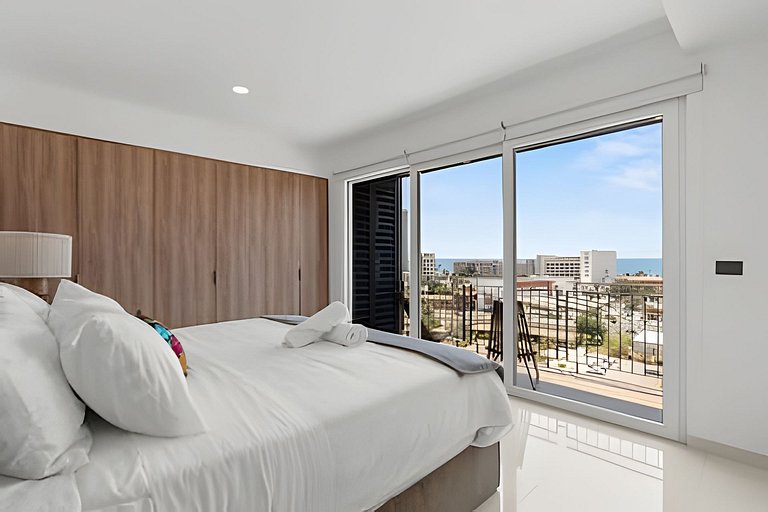 Zoho Skies, 3 bedrooms, 2 bathrooms with a rooftop pool