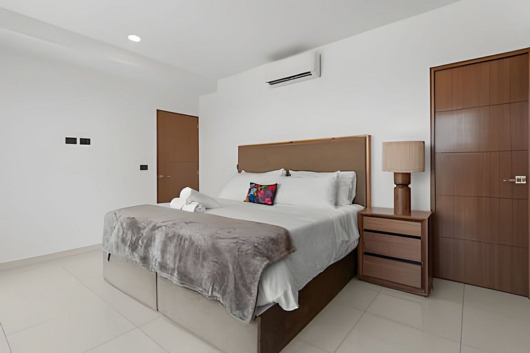 Zoho Skies, 3 bedrooms, 2 bathrooms with a rooftop pool