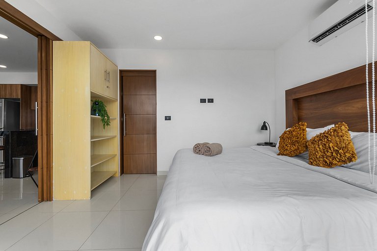 Zoho Skies 2 BDR, 2 Bath, with parking