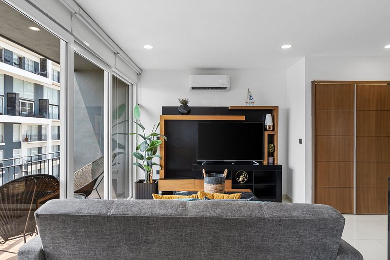 Zoho Skies 1 BDR, 1 Bath, with parking