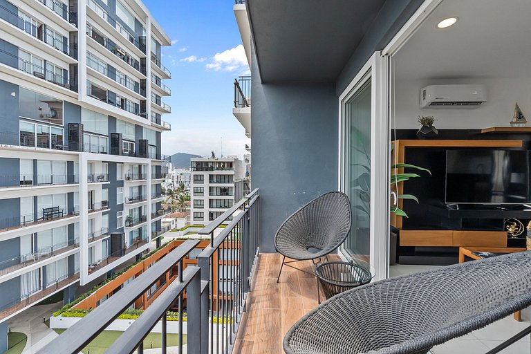 Zoho Skies 1 BDR, 1 Bath, with parking