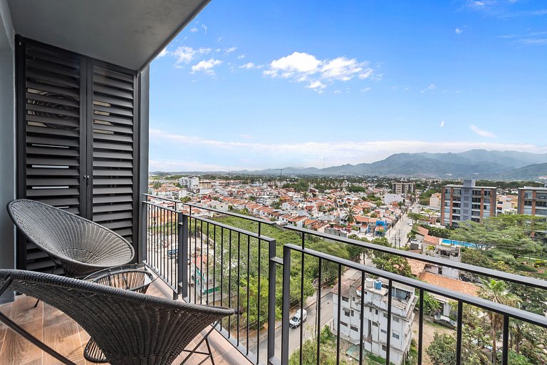 Zoho Skies 2 BDR, 2 Bath, with parking