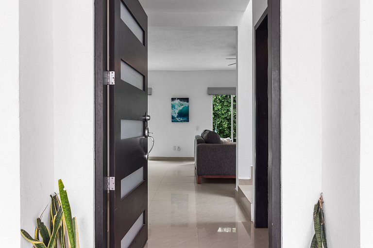 Casa Encanto - 3Bdr, 2.5bath w/Jacuzzi and Parking