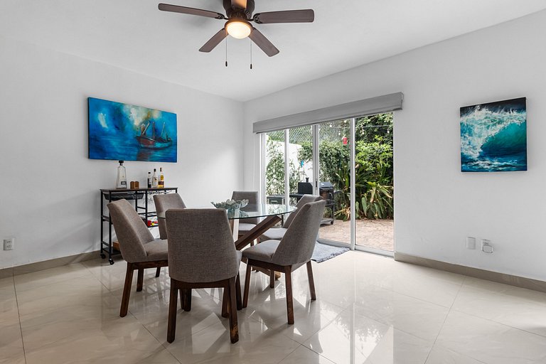 Casa Encanto - 3Bdr, 2.5bath w/Jacuzzi and Parking