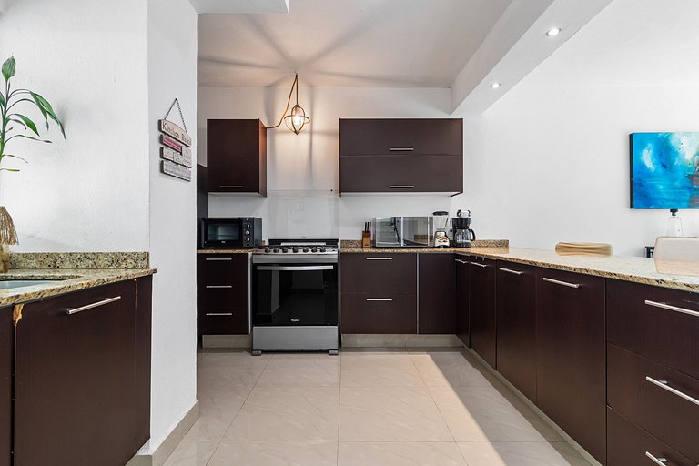 Casa Encanto - 3Bdr, 2.5bath w/Jacuzzi and Parking