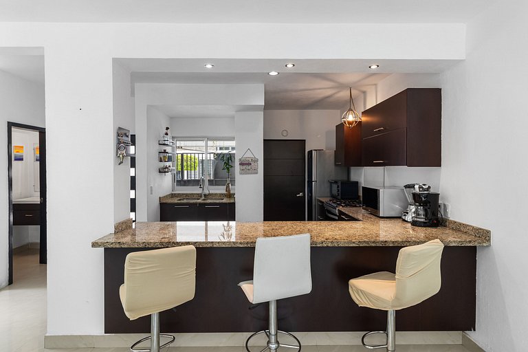 Casa Encanto - 3Bdr, 2.5bath w/Jacuzzi and Parking