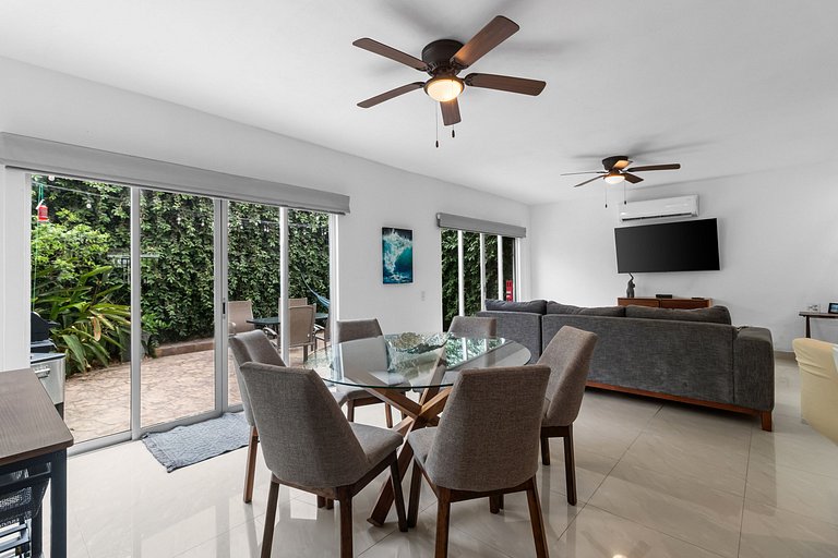 Casa Encanto - 3Bdr, 2.5bath w/Jacuzzi and Parking