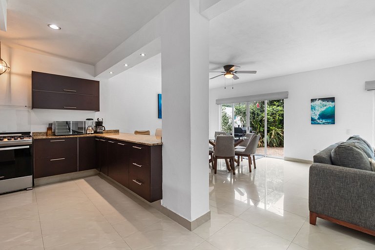 Casa Encanto - 3Bdr, 2.5bath w/Jacuzzi and Parking