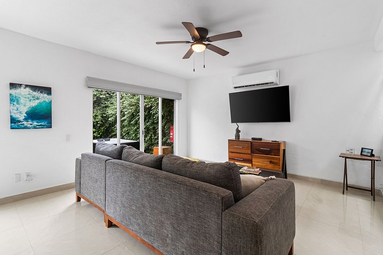Casa Encanto - 3Bdr, 2.5bath w/Jacuzzi and Parking