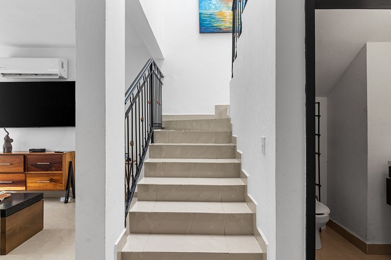 Casa Encanto - 3Bdr, 2.5bath w/Jacuzzi and Parking