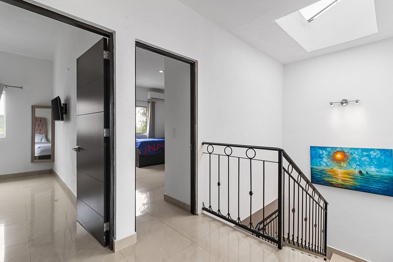 Casa Encanto - 3Bdr, 2.5bath w/Jacuzzi and Parking