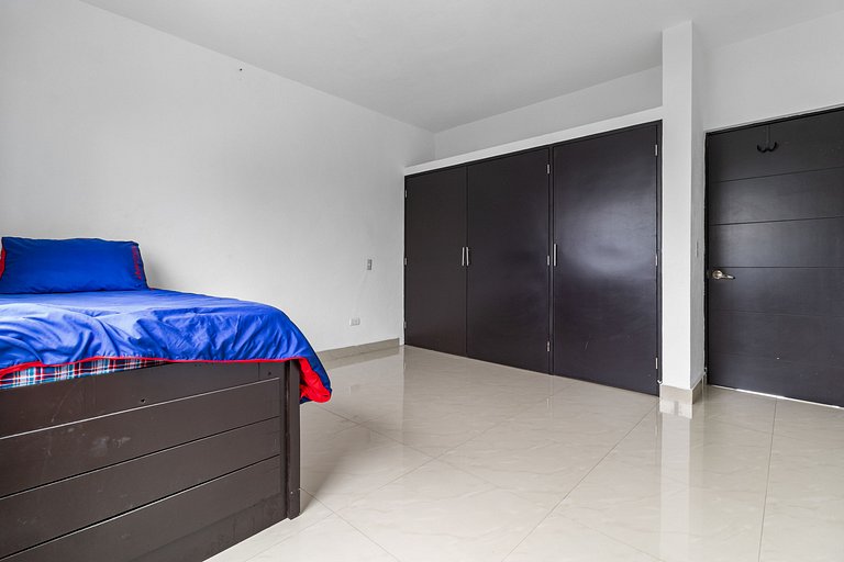 Casa Encanto - 3Bdr, 2.5bath w/Jacuzzi and Parking
