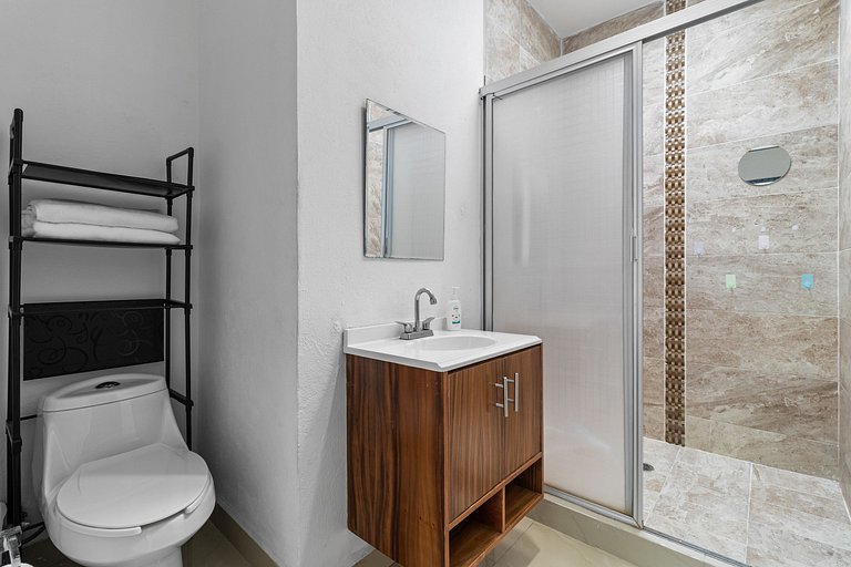 Casa Encanto - 3Bdr, 2.5bath w/Jacuzzi and Parking
