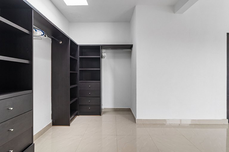 Casa Encanto - 3Bdr, 2.5bath w/Jacuzzi and Parking