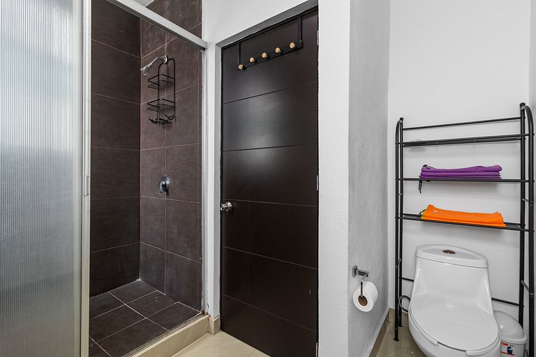 Casa Encanto - 3Bdr, 2.5bath w/Jacuzzi and Parking