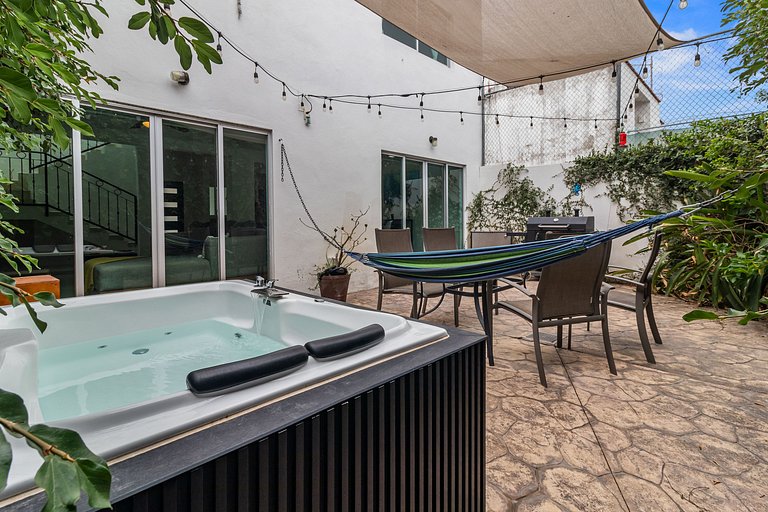 Casa Encanto - 3Bdr, 2.5bath w/Jacuzzi and Parking
