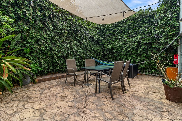 Casa Encanto - 3Bdr, 2.5bath w/Jacuzzi and Parking