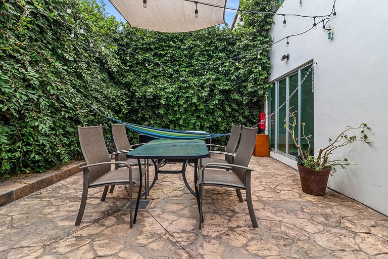 Casa Encanto - 3Bdr, 2.5bath w/Jacuzzi and Parking