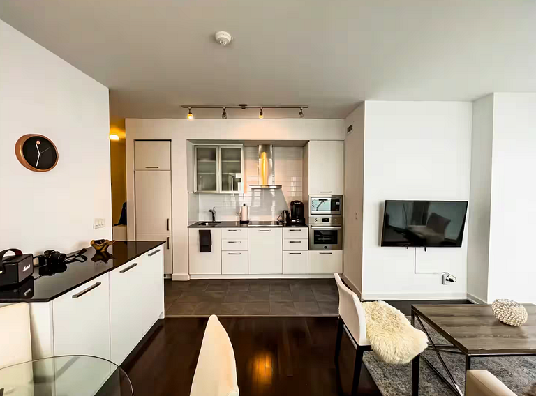 Elegant 1BR Condo across from Rogers Centre