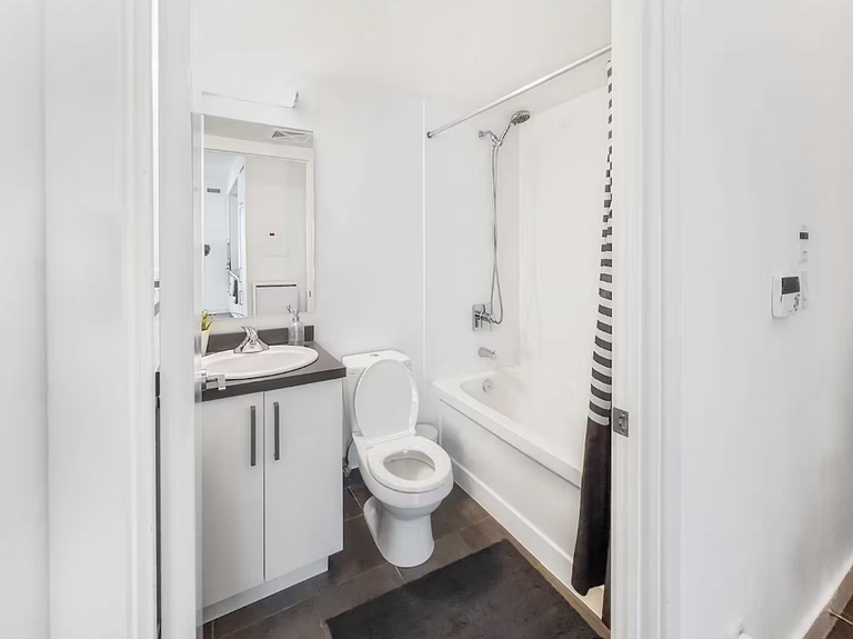 Elegant 1BR Condo across from Rogers Centre
