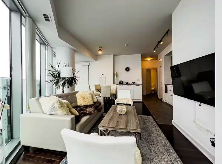 Elegant 1BR Condo across from Rogers Centre