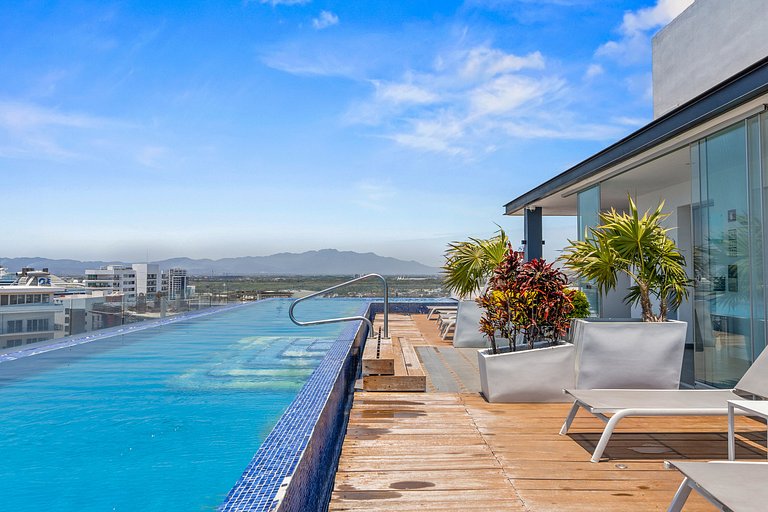 Zoho Skies, 3 bedrooms, 2 bathrooms with a rooftop pool