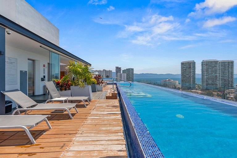 Zoho Skies, 3 bedrooms, 2 bathrooms with a rooftop pool