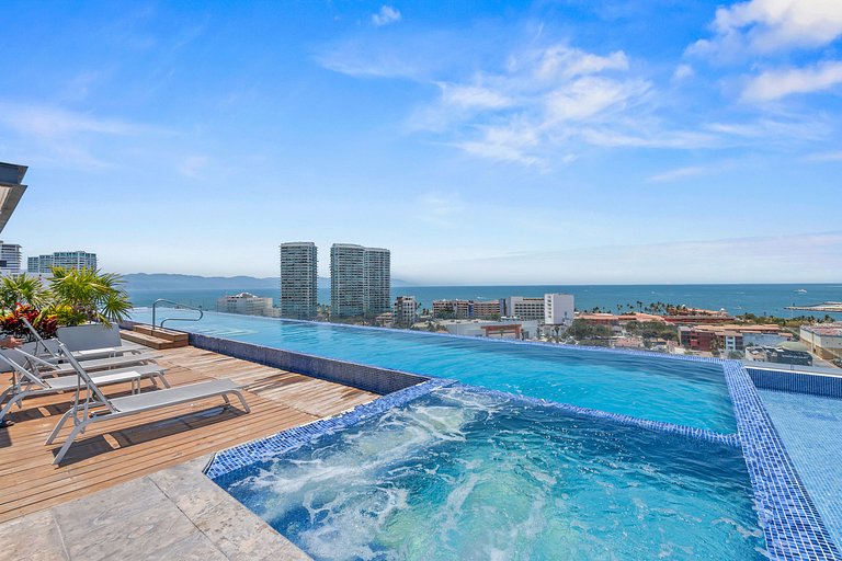 Zoho Skies, 2BR + DEN, 2 baños con alberca en la azotea