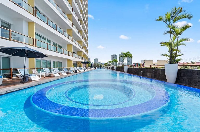 3rd-Floor Gem w/ Cruise Views & Rooftop Lounge