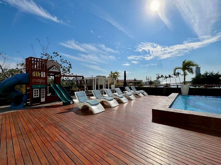 3rd-Floor Gem w/ Cruise Views & Rooftop Lounge
