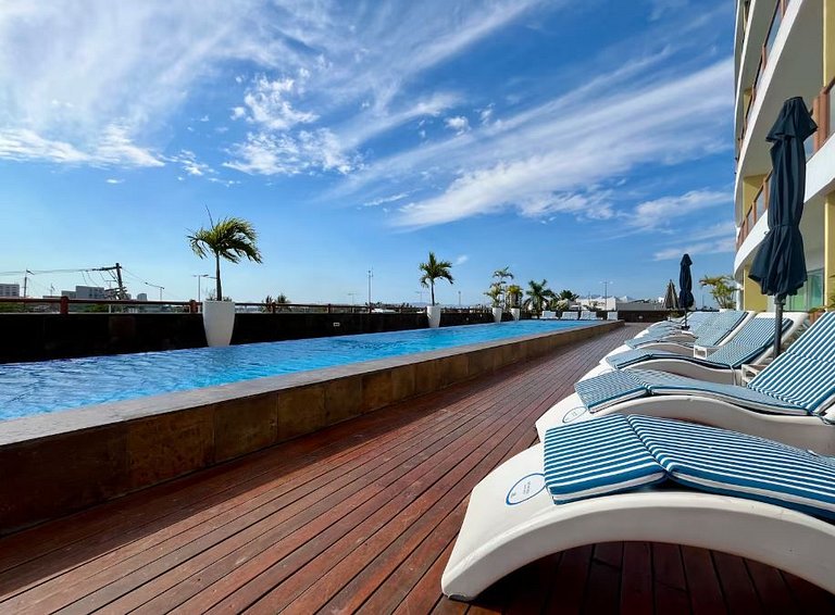 3rd-Floor Gem w/ Cruise Views & Rooftop Lounge