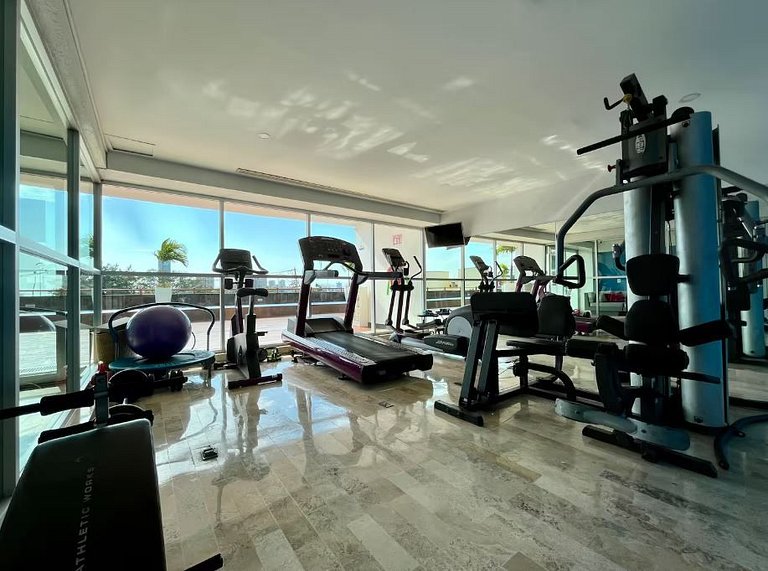 3rd-Floor Gem w/ Cruise Views & Rooftop Lounge
