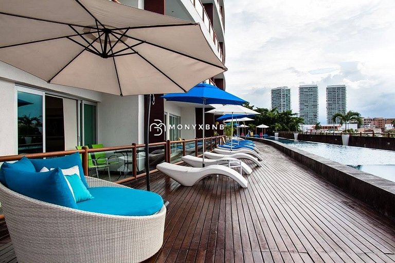 Deck12, Premium de 2 cuartos, acceso a la piscina, estaciona