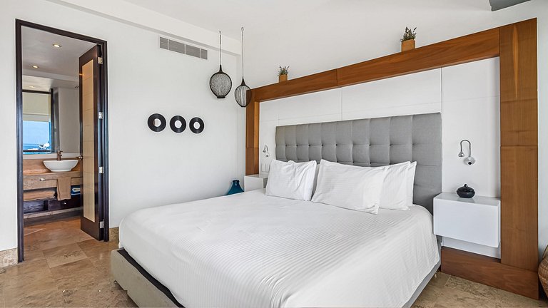 4BR Marina-View Suite Above Casino by the Coast