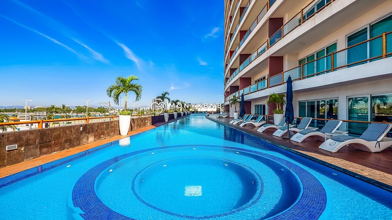 Deck12, Premium de 2 cuartos, acceso a la piscina, estaciona