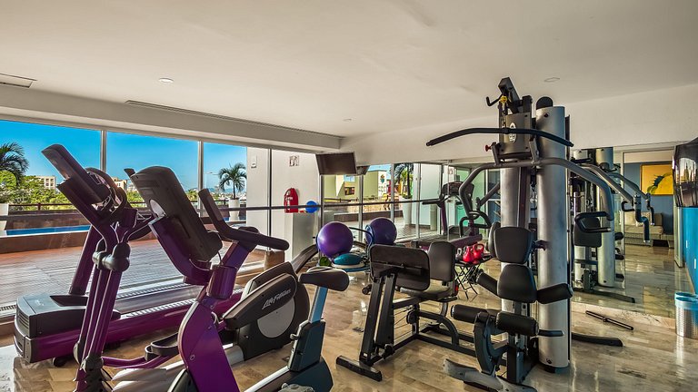 4BR Marina-View Suite Above Casino by the Coast
