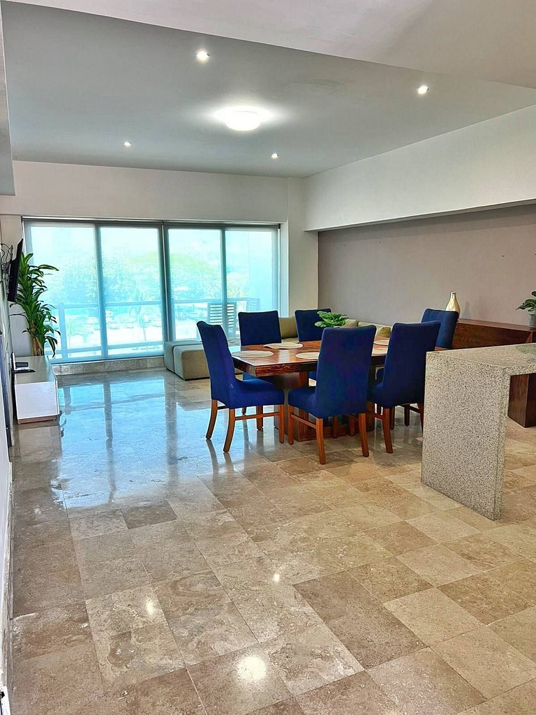 3rd-Floor Gem w/ Cruise Views & Rooftop Lounge