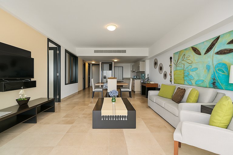 3rd-Floor Gem w/ Cruise Views & Rooftop Lounge