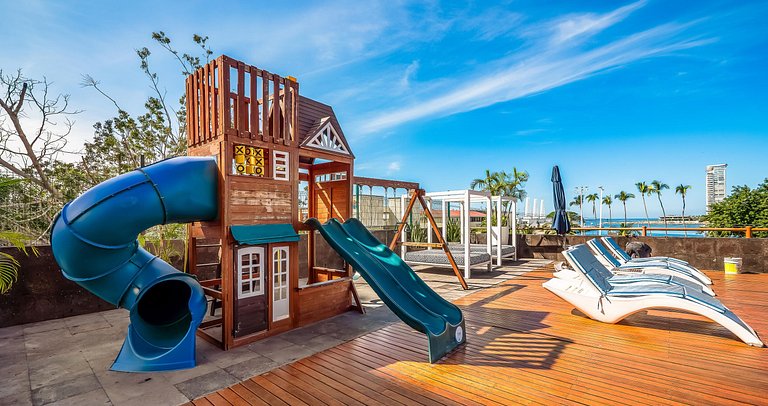 3rd-Floor Gem w/ Cruise Views & Rooftop Lounge