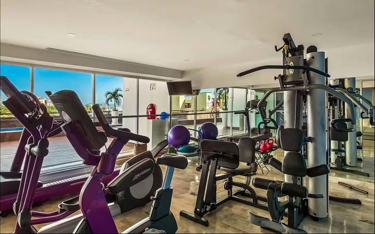 4BR Marina-View Suite Above Casino by the Coast