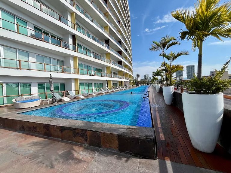 5 habitaciones, 3 suites, vistas al mar y casino