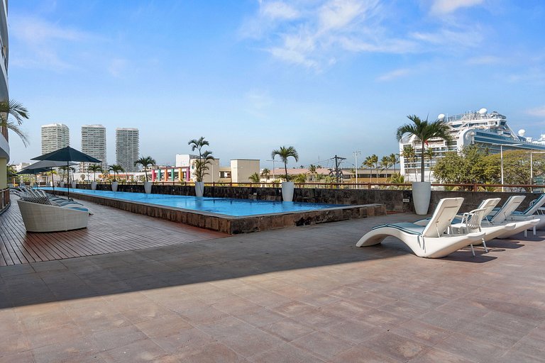 Deck 12 - Penthouse Suite 1BDR Harbor View