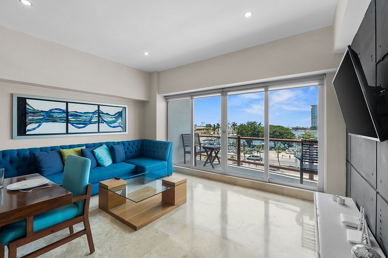 Deck 12 Cruise ocean View Gem with parking